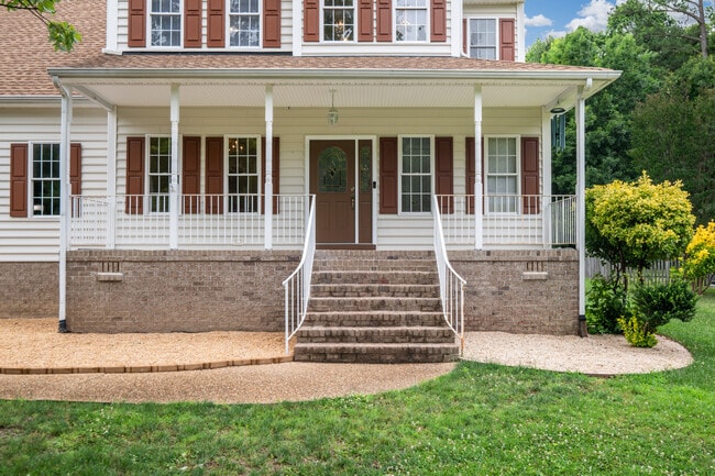 Building Photo - 619 Greyshire Dr
