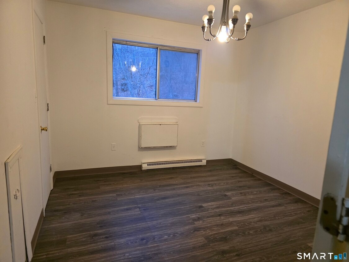 Foto del edificio - 26 Crandall Hill Rd