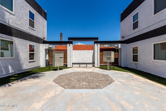 Building Photo - 1822 N 32nd St