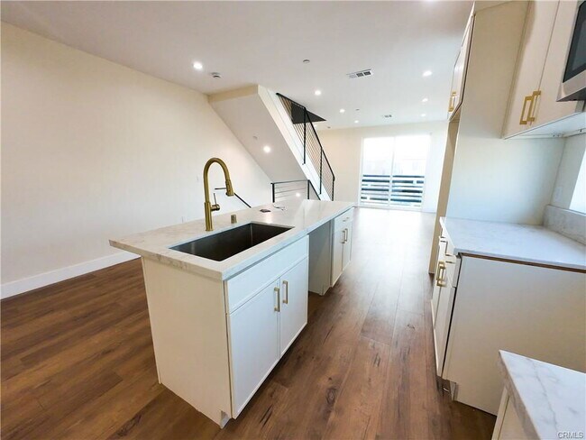 Foto del edificio - 6628 Camellia Ave