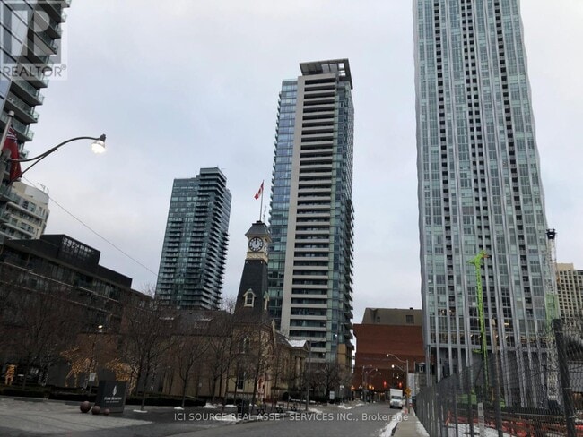 Building Photo - 18 Yorkville Ave