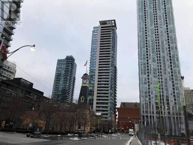 Photo du bâtiment - 18 Yorkville Ave