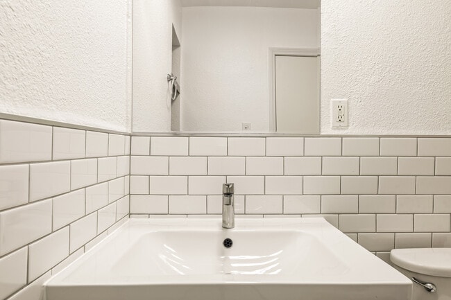 Bathroom - 3611 1/2 W 4th St