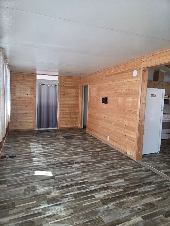 Building Photo - $1,350 - 1 Bedroom / 1 Bath Park Model on the Creek in Tatham Mountain Park