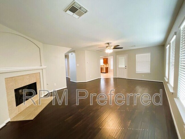Foto del edificio - 2518 Hidden Park Ln