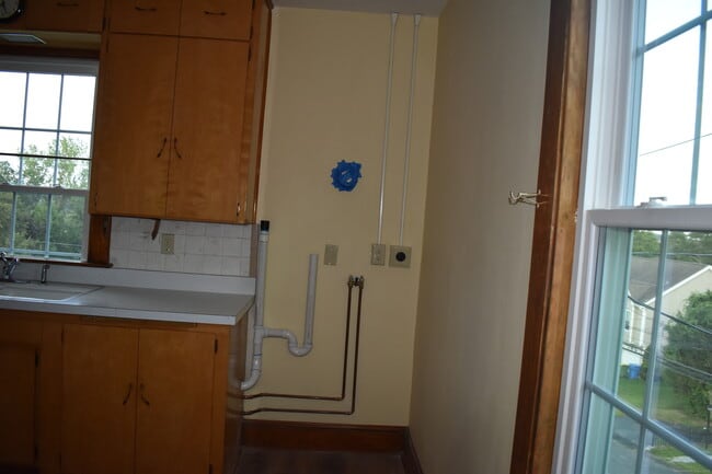 Building Photo - 158 Martone St