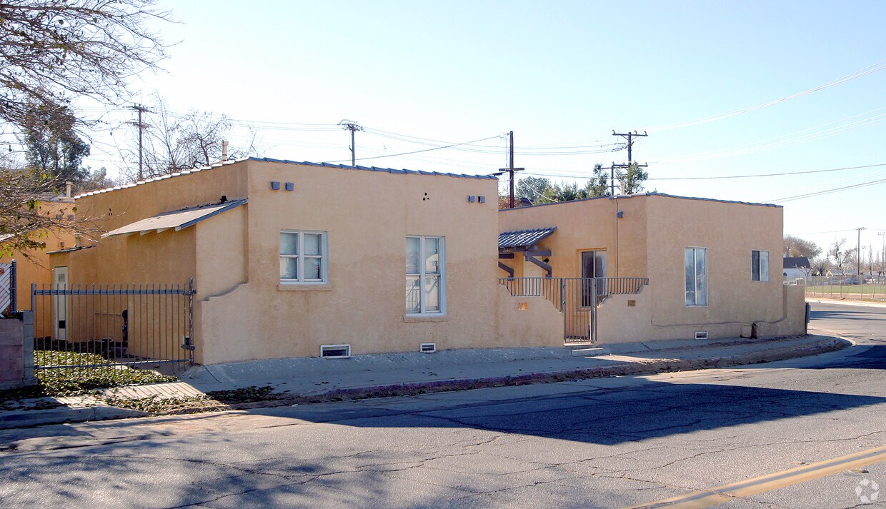 Foto del edificio - 15405-15415 Hesperia Rd