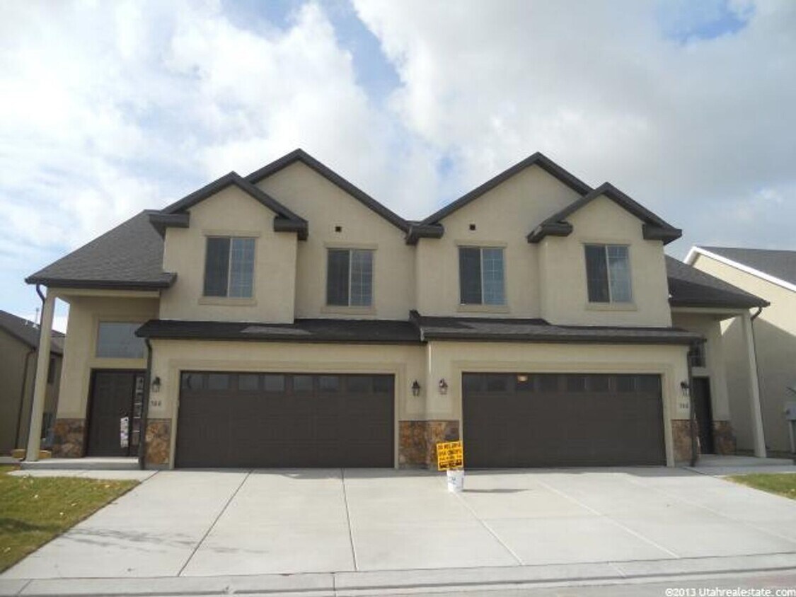 Primary Photo - Beautiful 3-Bed, 2-Bath Townhome in Americ...