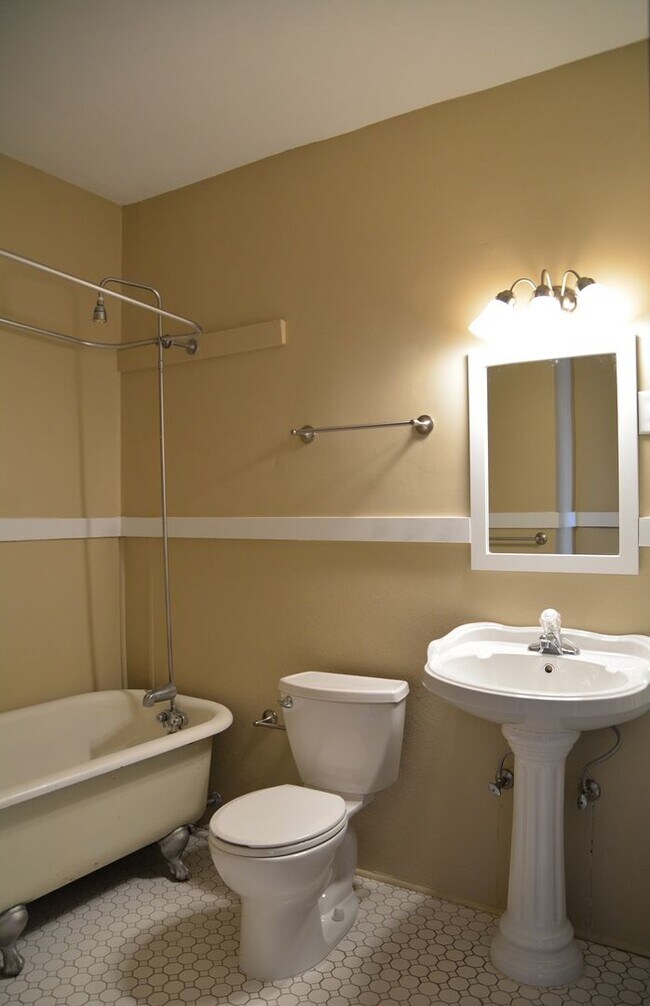 Foto del edificio - 717 W 28th St