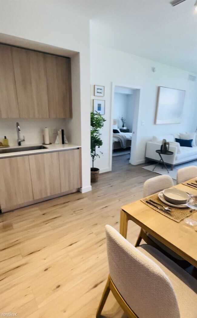 Building Photo - 3 br, 2 bath Condo - 4590 W 12th Ave NUEVO...