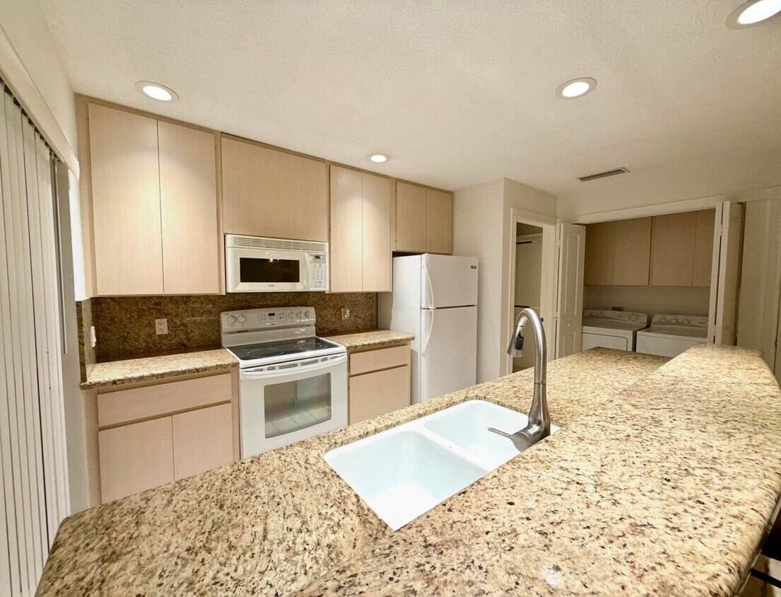 Building Photo - 304 Sun Terrace Ct