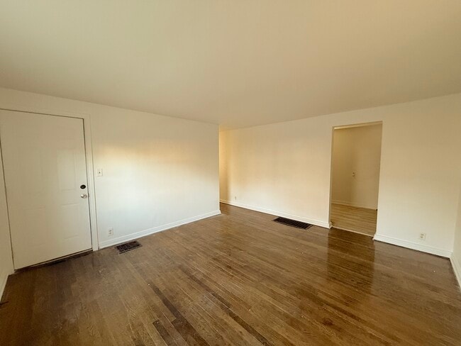 Living room photo 1 - 443 N Prospect St