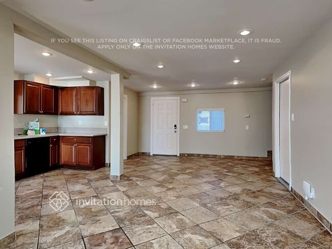 Building Photo - 1031 W 12th St