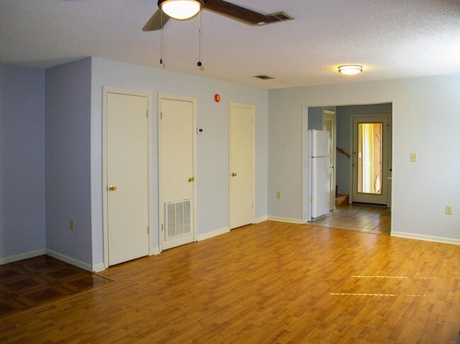 Building Photo - 618 Virginia Oak Ct