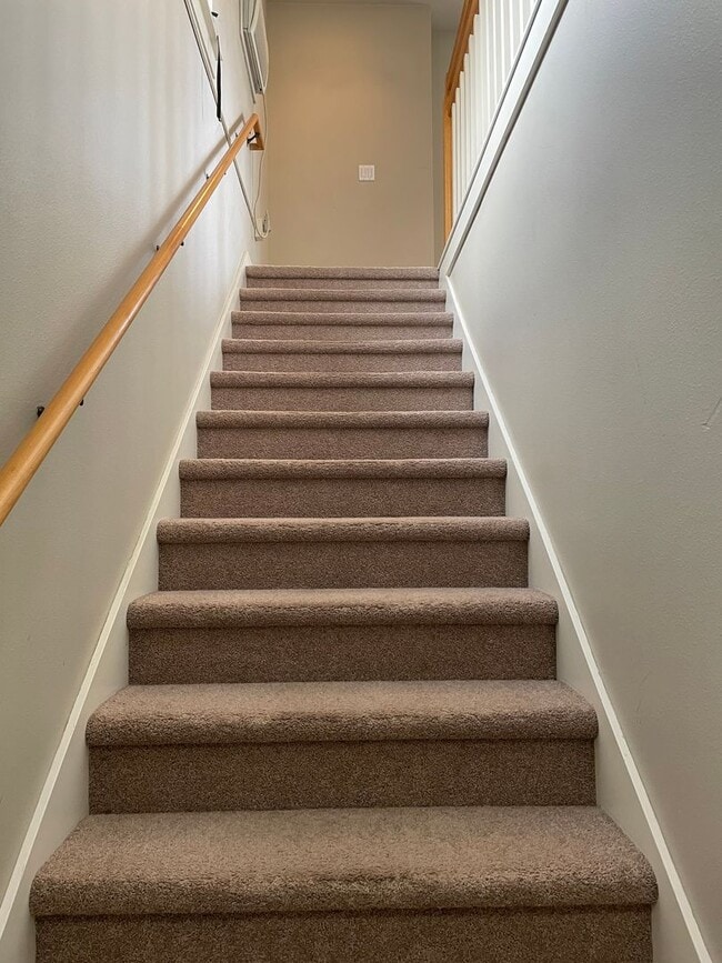 Building Photo - Your Cozy Corner in Fairview Village!