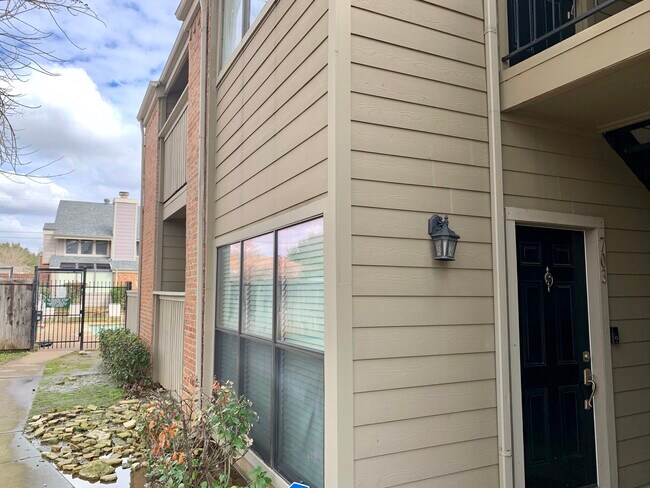 Building Photo - 2104 count fleet dr