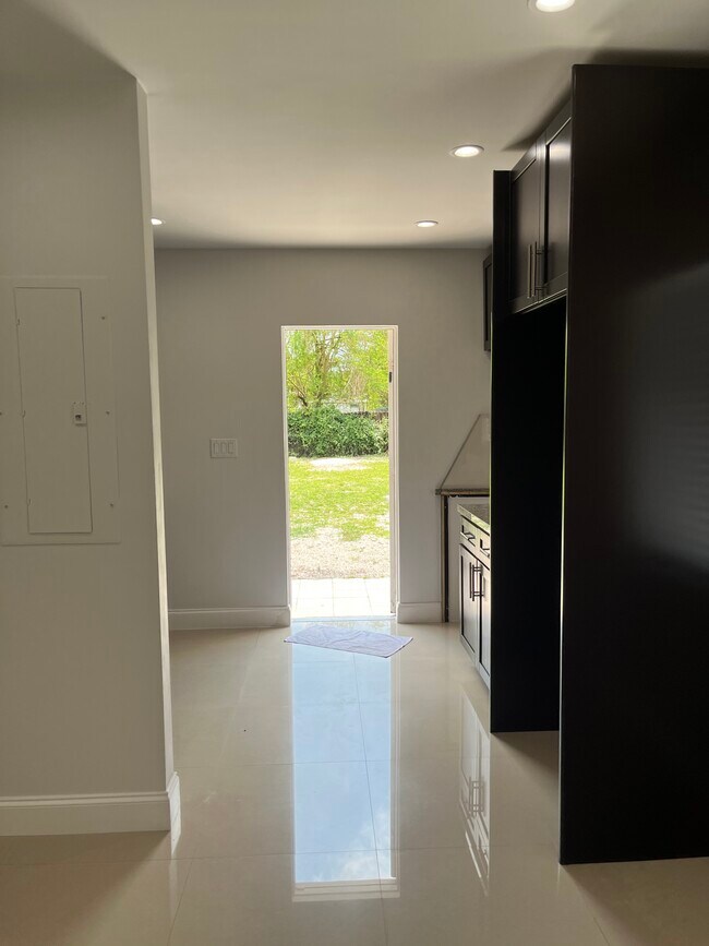 Foto del edificio - 2810 NW 99th St