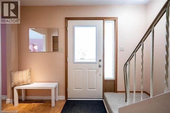 Building Photo - 93 Hillview Dr