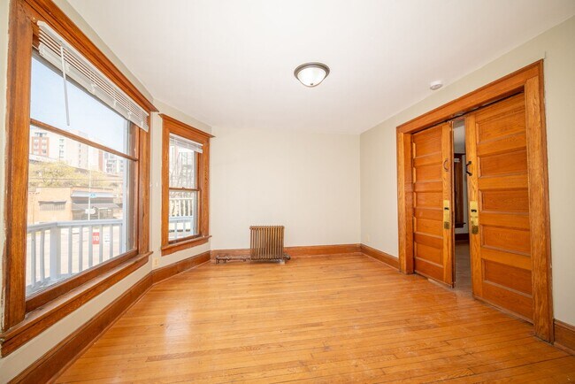 Building Photo - 405-407 W Main St - Duplex