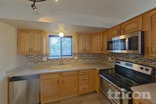 Building Photo - 2674 Deliverance Dr