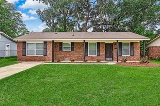 Building Photo - 2212 N Parkwood Dr