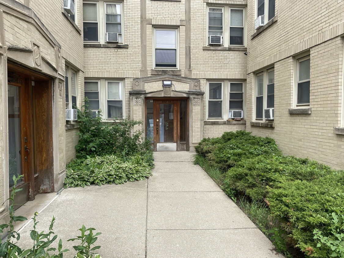 Foto principal - 3154 N Linder Ave