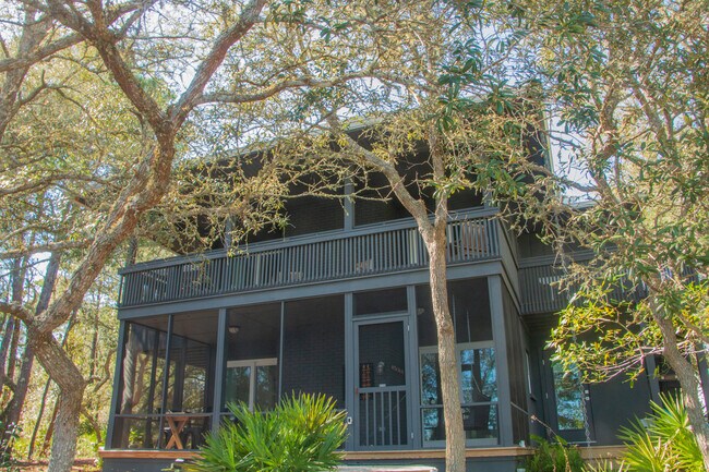 Building Photo - 67 S Lake Dr