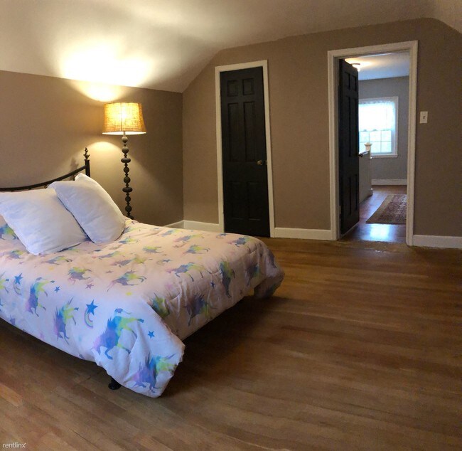 Foto del edificio - 1332 McClellan St