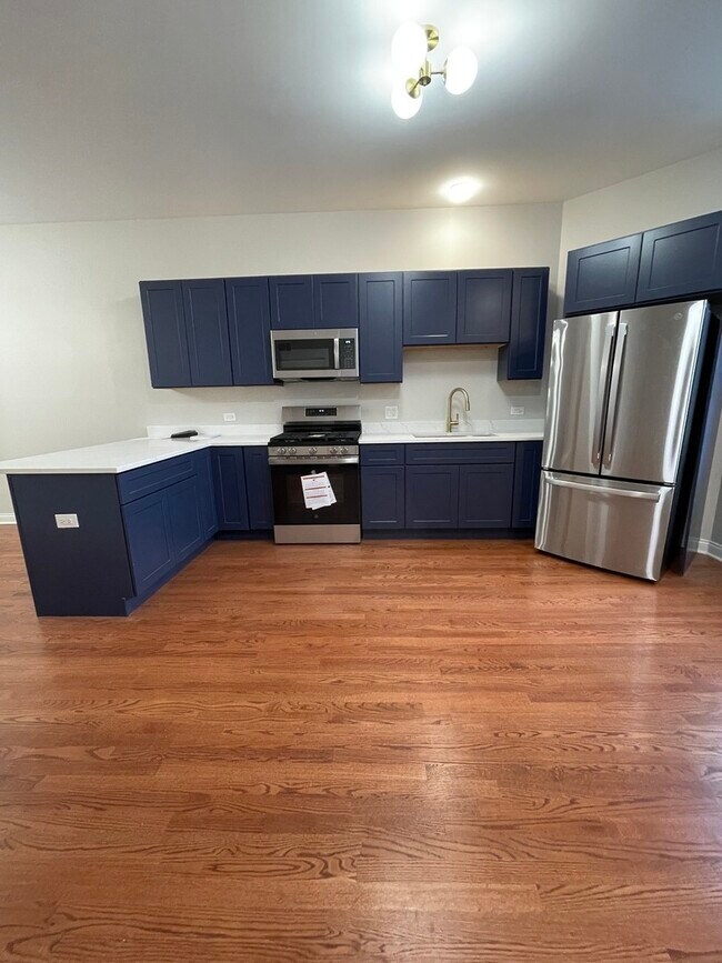Foto del edificio - 3218 W Lawrence Ave