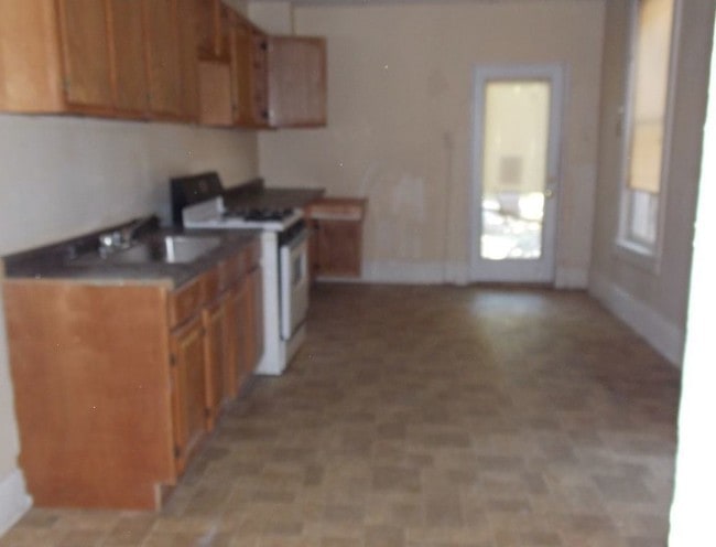 Building Photo - 157 W Maple St