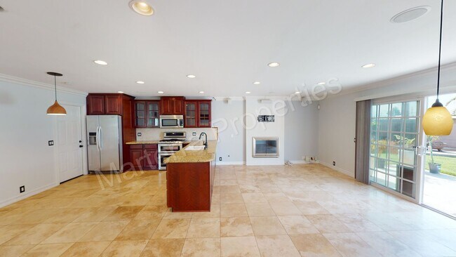 Foto del edificio - Beautiful 3 Bedroom Home in Huntington Beach