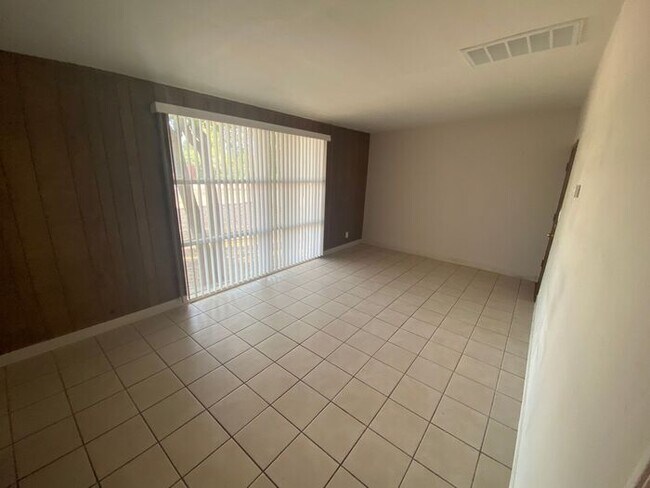 Foto del edificio - Light-Filled Tucson 2 Bedroom Rental – Mov...
