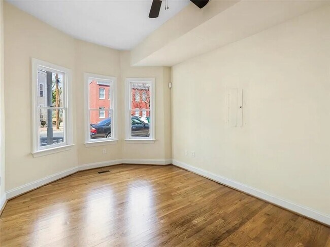 Sala de estar - 611 N 28th St