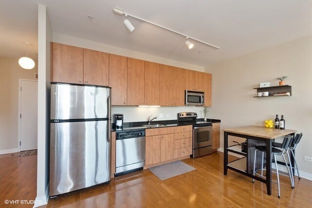 Foto del edificio - 565 W Quincy St