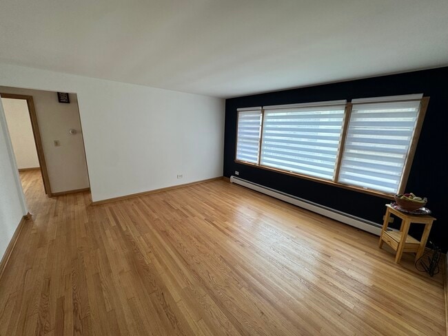 Foto del edificio - 6331 W Devon Ave