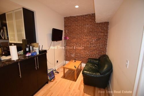 Building Photo - 1219 Beacon St