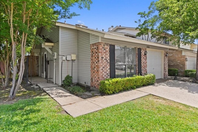 Building Photo - Menlo Park Drive