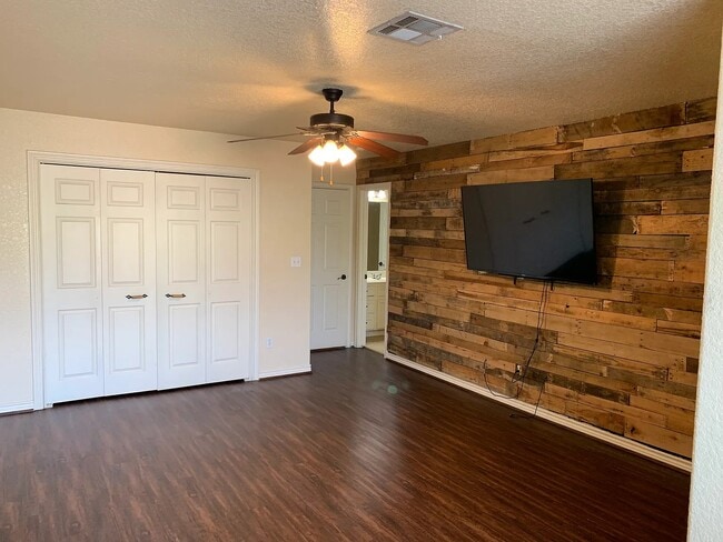 Bed Room - 115 Vista Way