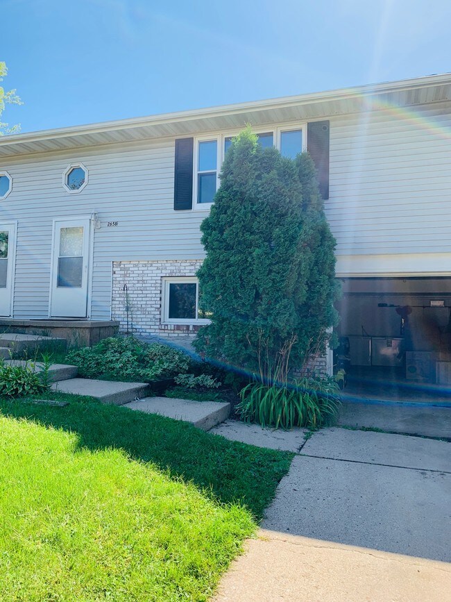 Building Photo - 2658 Chesapeake Dr