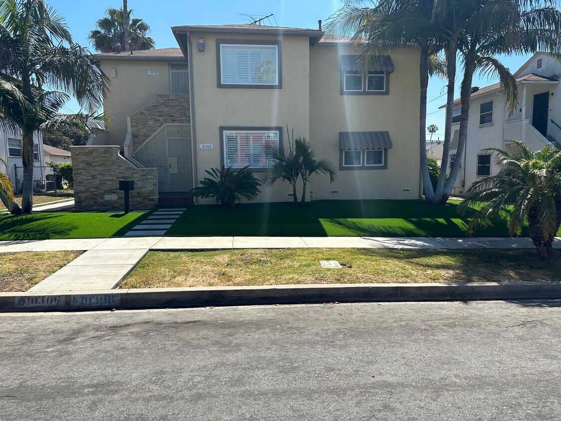 Primary Photo - 10308 S Wilton Pl