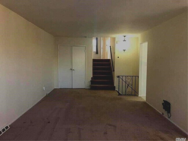 Building Photo - 221-45 59th Ave
