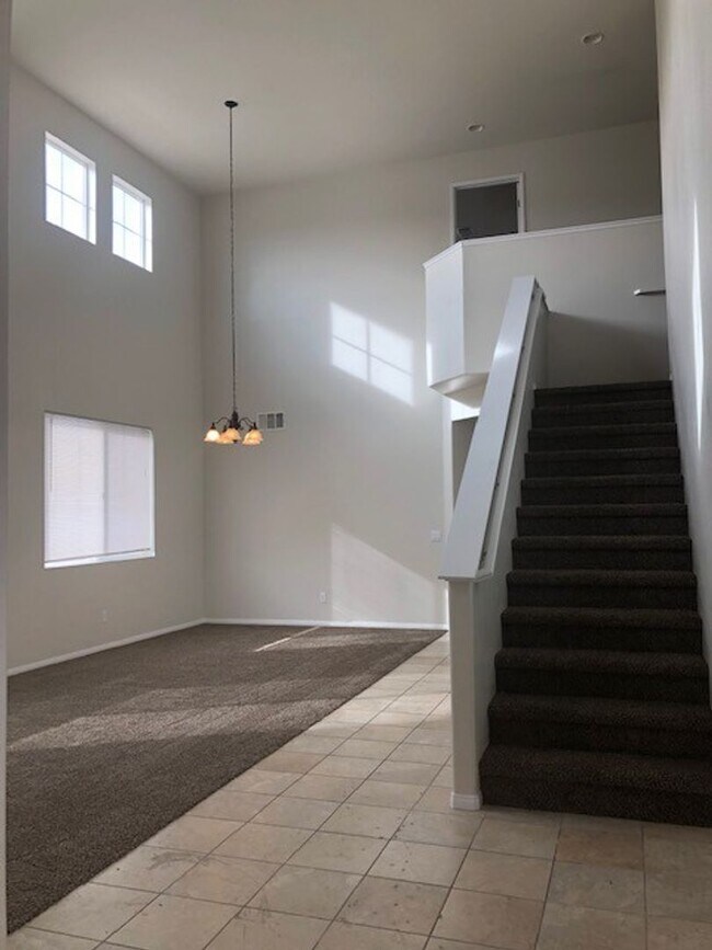 Foto del edificio - 4 bedroom 2.5 Bath 2-Story Corner Lot Home...