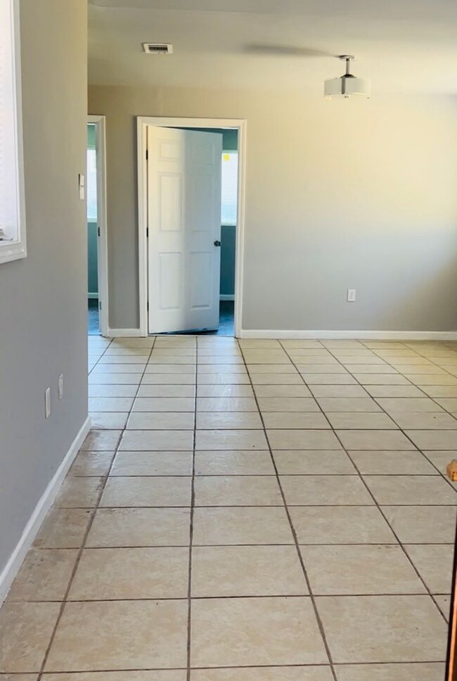 Building Photo - NEW ORLEANS - 4 Bedroom Home Immediately A...