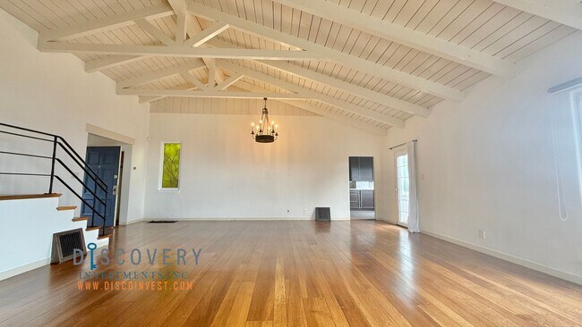 Building Photo - Sophisticated 3 Bedroom Home in Coveted Pi...