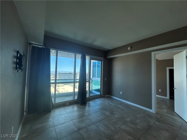 Building Photo - 4575 Dean Martin Dr