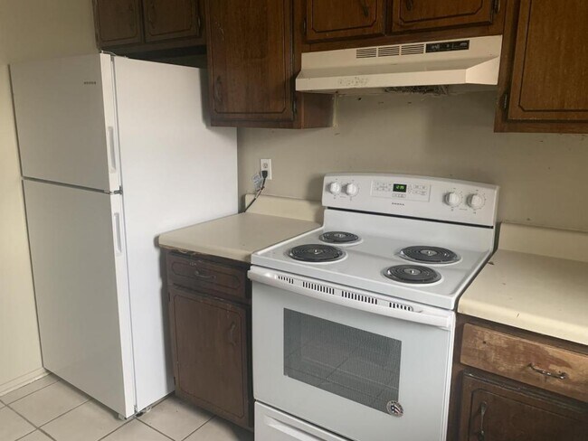 Building Photo - 1805 Cedar Heights