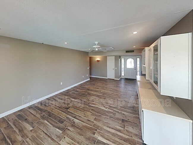 Building Photo - 13014 W Castlebar Dr