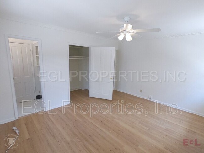 Building Photo - 1421 N Laurel Ave