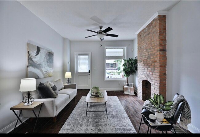 Building Photo - 742 Oakwood Ave