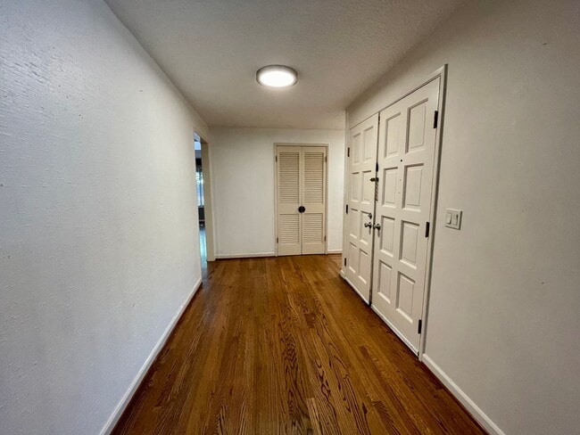 Building Photo - Beaverton 4 Bed + 2 Bath House - W/D, Walk...